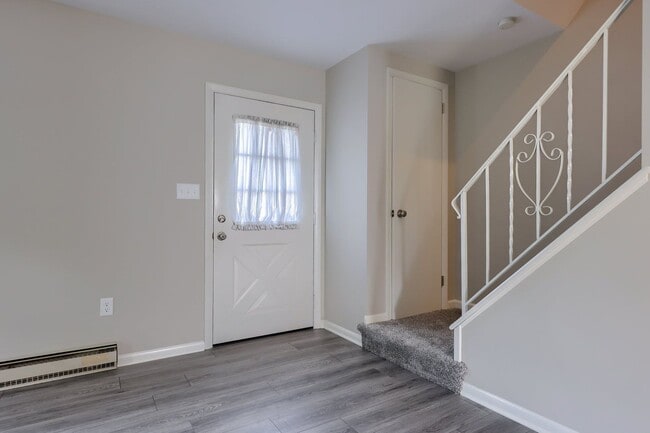 Building Photo - 131 Highview Dr