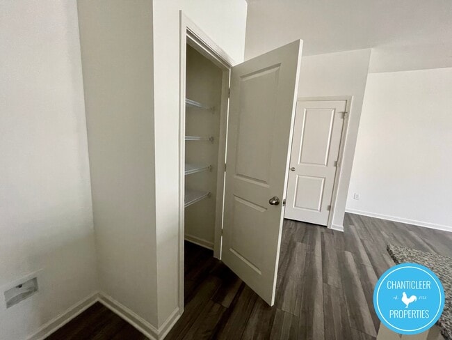 Building Photo - 329 Spaight Acrs Wy