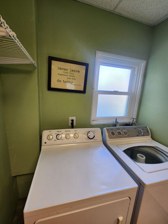 Building Photo - Retro Style Beach Apartment- Water Included!