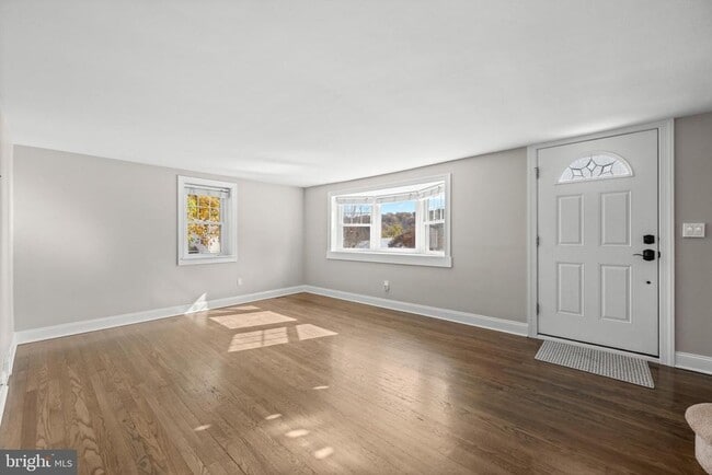 Building Photo - 3 Buttonwood Ave