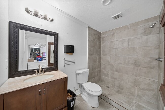 Building Photo - 2213 Ellis Dr