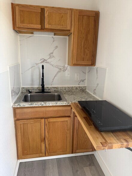 Building Photo - 337 SE 12th Ave