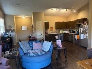 Building Photo - 623 Foxglove Ln