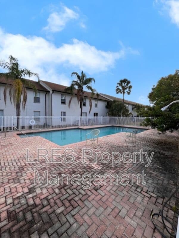 Building Photo - 3651 N Goldenrod Rd