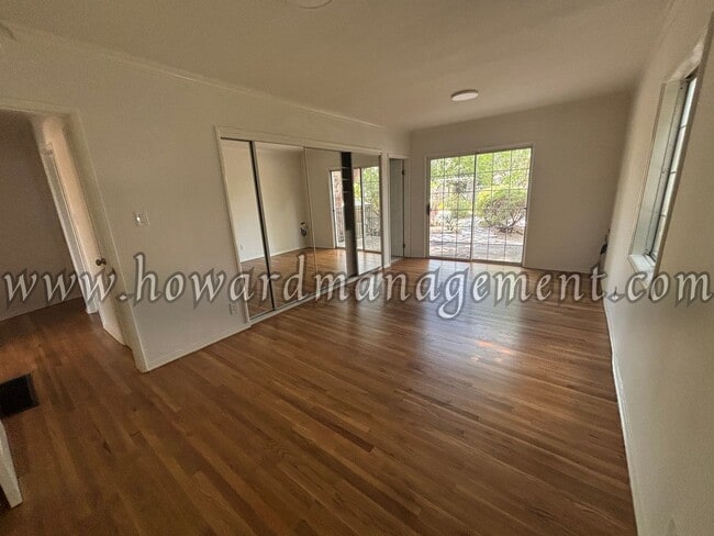 Building Photo - 01658CE