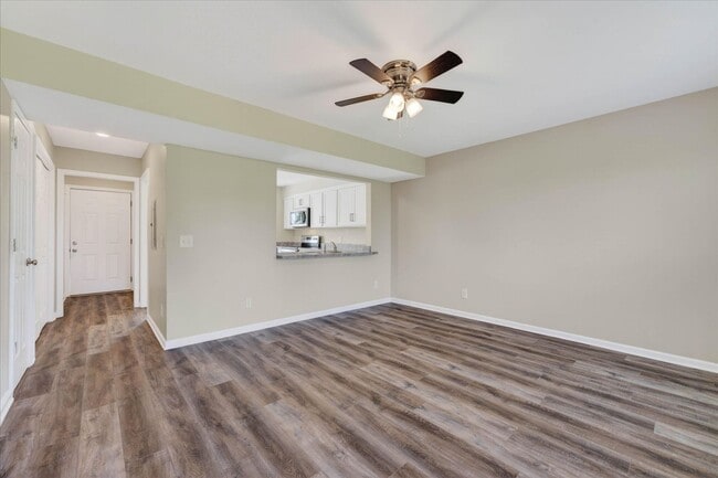 Building Photo - Pet Friendly Two Bedroom!