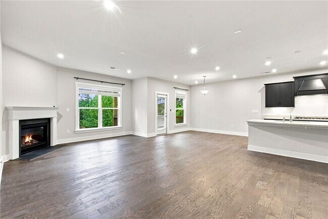 Building Photo - 411 Riverclub Rd