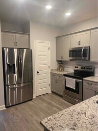 Building Photo - 60 Ivory Ln