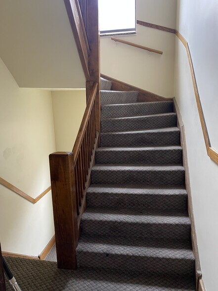 Stairwell - 4930 N Kedzie Ave