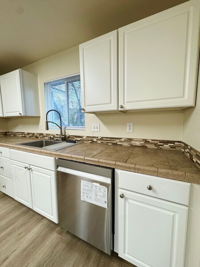 Building Photo - Spacious Country Home w/ HUGE SHOP!