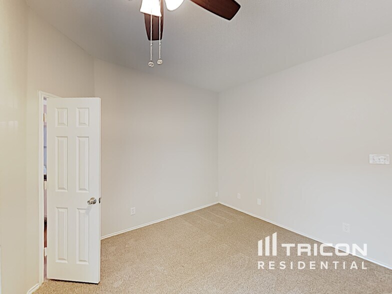 Building Photo - 805 Clover Hill Ln