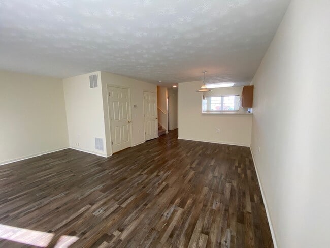 Building Photo - Spacious End Unit Townhouse with 2 Maste Suites 1920 Square Feet