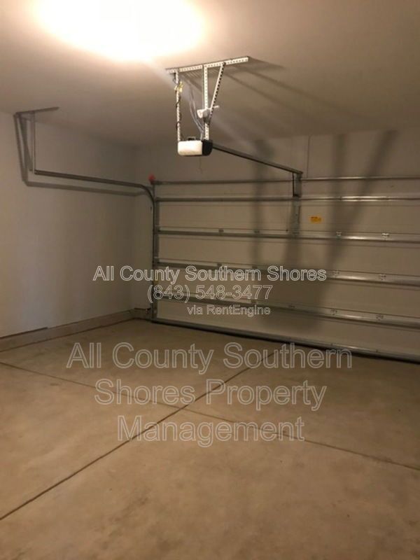 Building Photo - 877 Devon Estate Ave