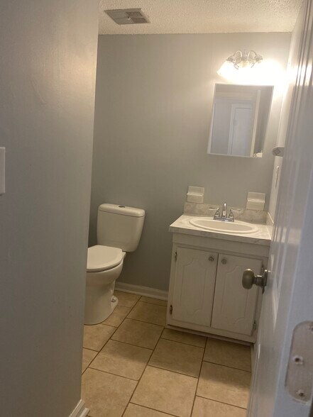 Building Photo - 286 Fleming Rd