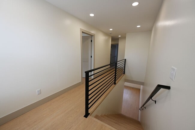 Building Photo - 176 Brushwood Dr