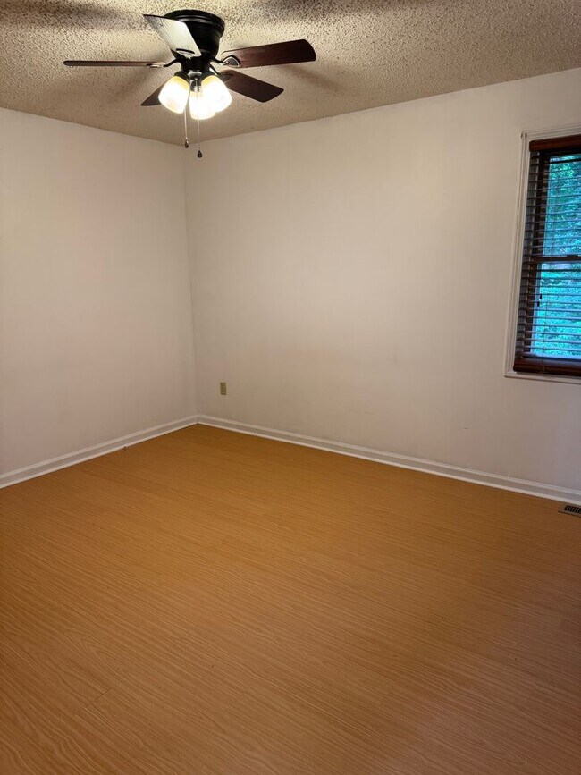 Building Photo - Bright & Charming 3BR Home in Newton – Vau...