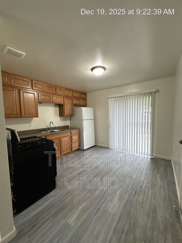 Building Photo - 399 S Valencia Blvd