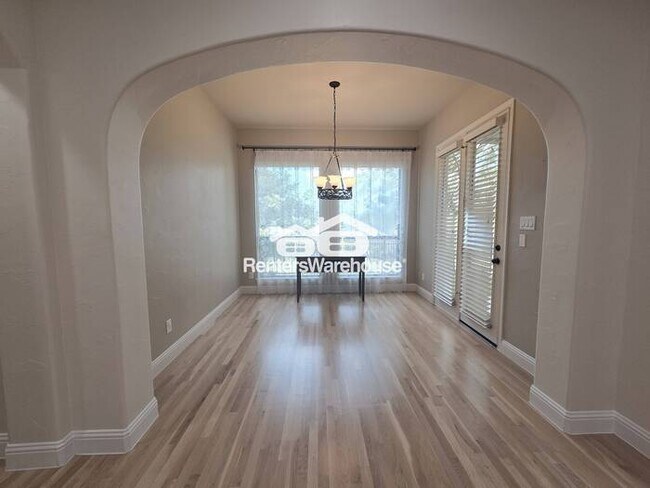 Building Photo - FOR RENT - MOVE IN READY in the highly sou...