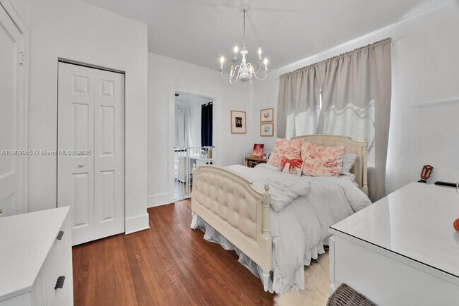 Building Photo - 1009 Genoa St