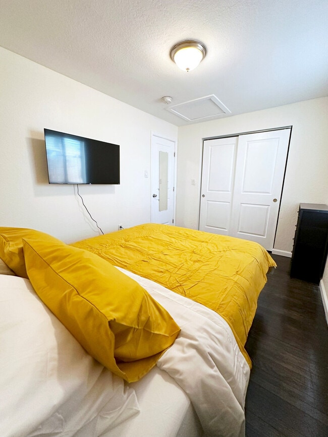 Building Photo - 1430 Pierce St