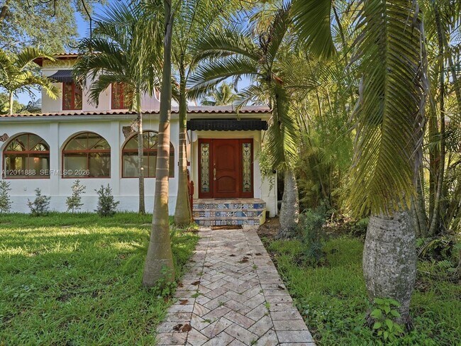 Building Photo - 1135 Asturia Ave