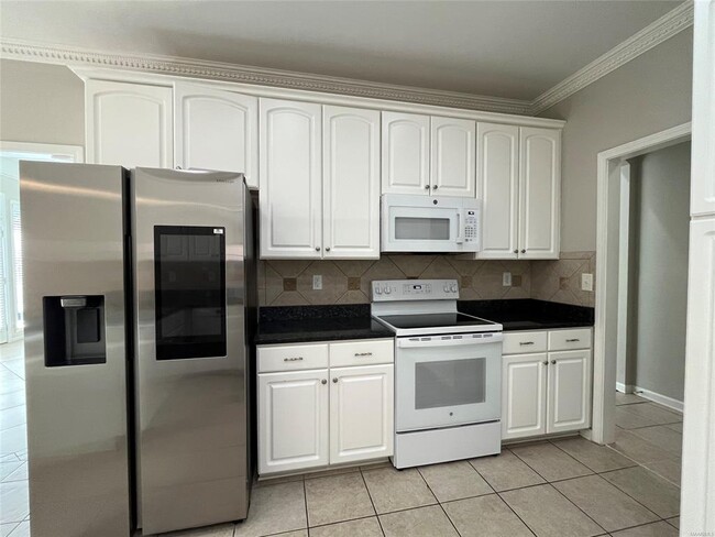 Building Photo - 704 Emerald Dr