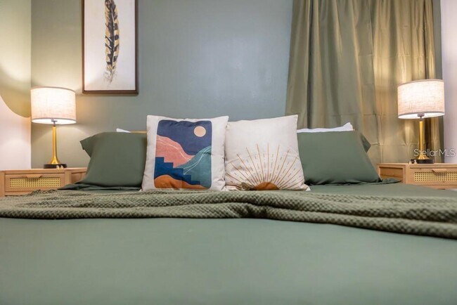 Building Photo - 7215 Oakmoss Loop