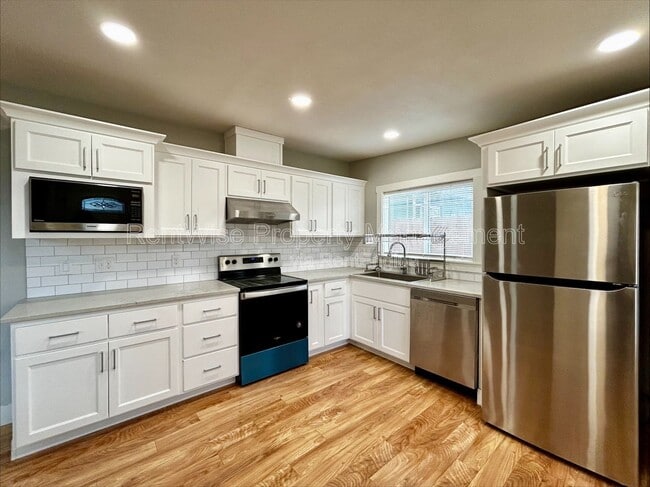 Building Photo - 3424 Clay St