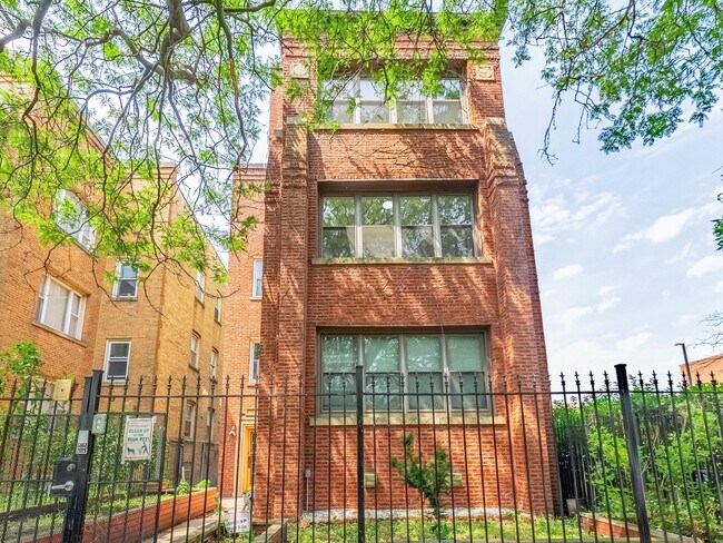 Building Photo - 7630 N Marshfield Ave