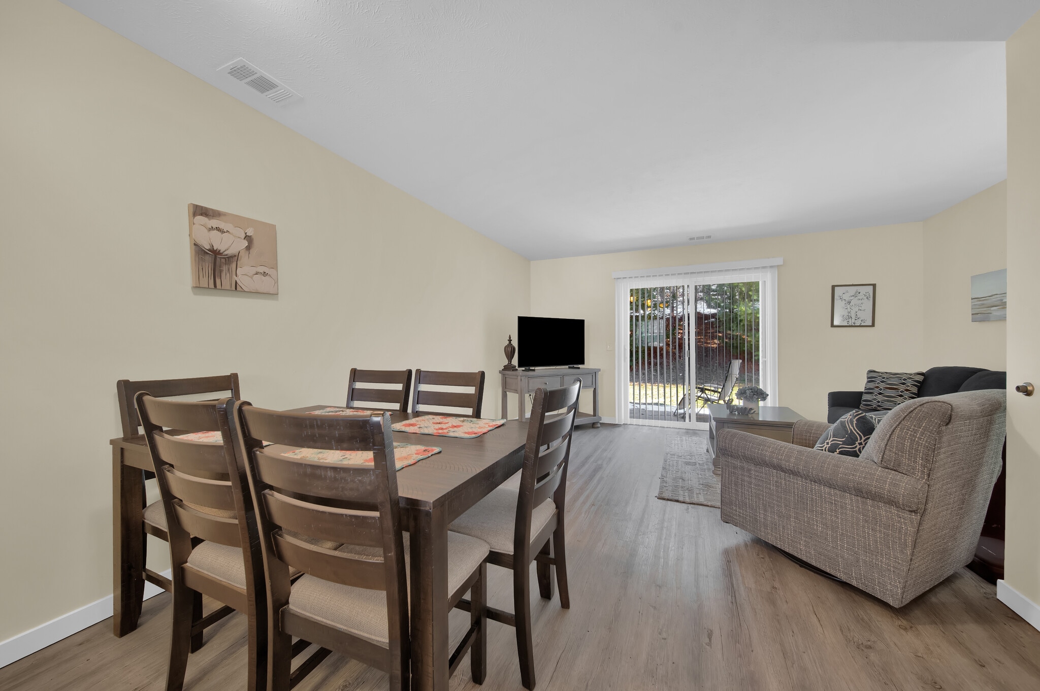 Building Photo - 3865 Vale Dr