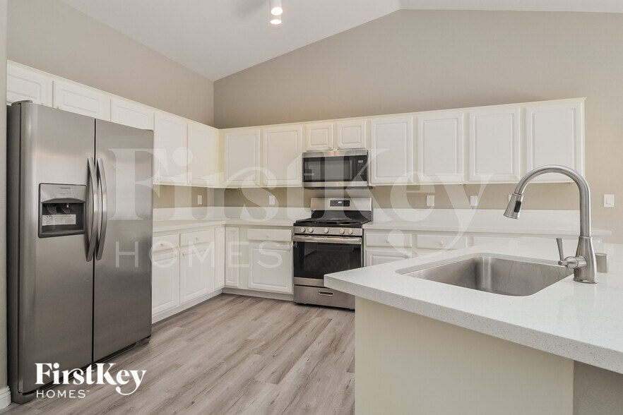 Building Photo - 3741 White Angel Dr