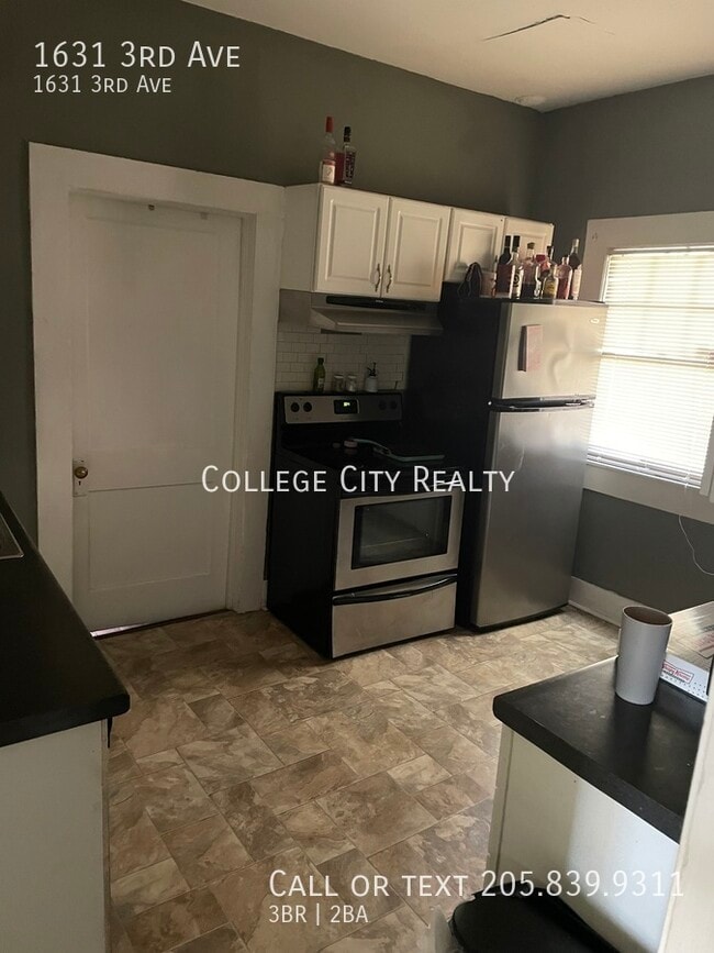 Building Photo - 1631 3rd Ave