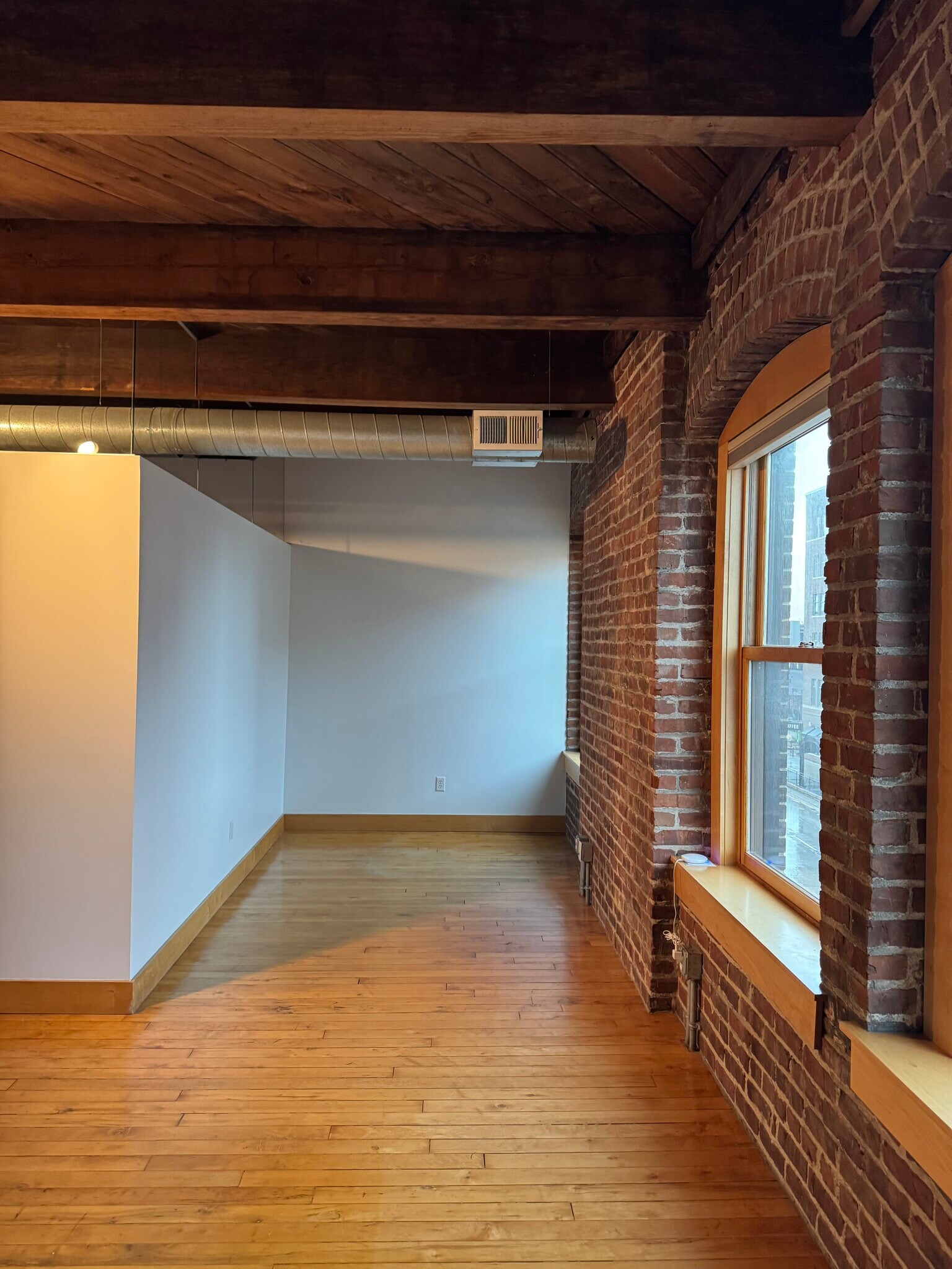 Building Photo - 105 S 9th St