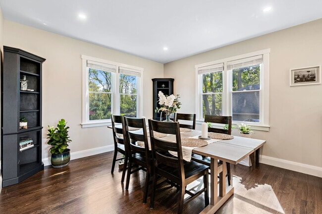 Building Photo - 639 Cumnor Ave