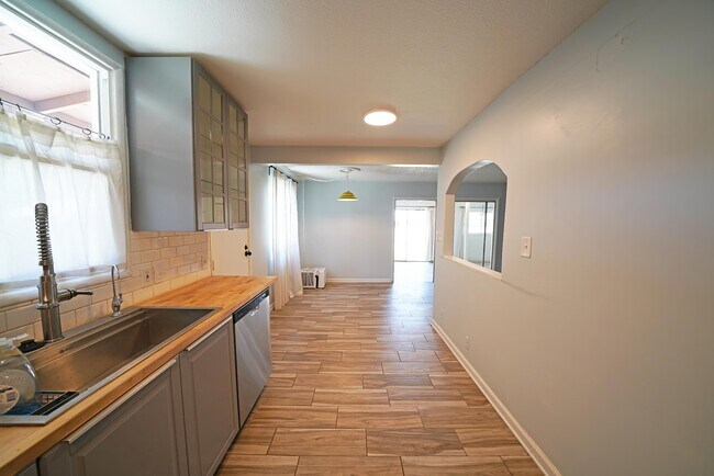 Building Photo - 45339 11th St W