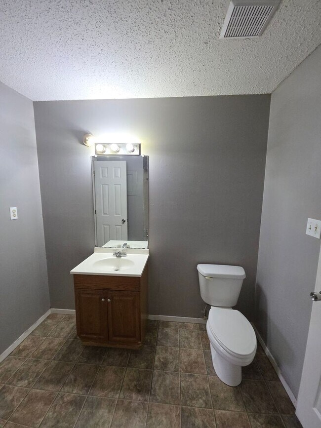 Building Photo - 218 Sequoyah Way