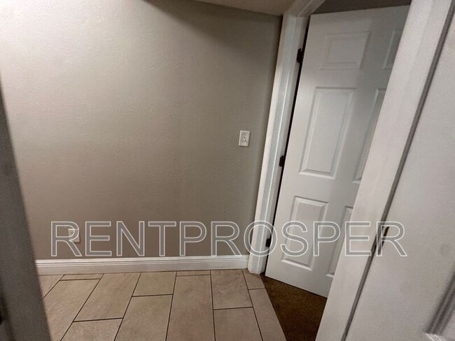 Building Photo - 5600 Devonbriar Way