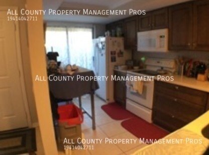 Building Photo - First Floor/Pet Friendly/Pool/GREAT Location