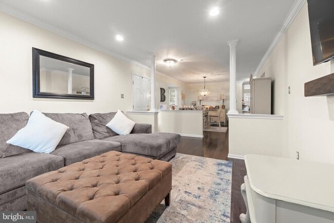 Building Photo - 221 Lookout Pl