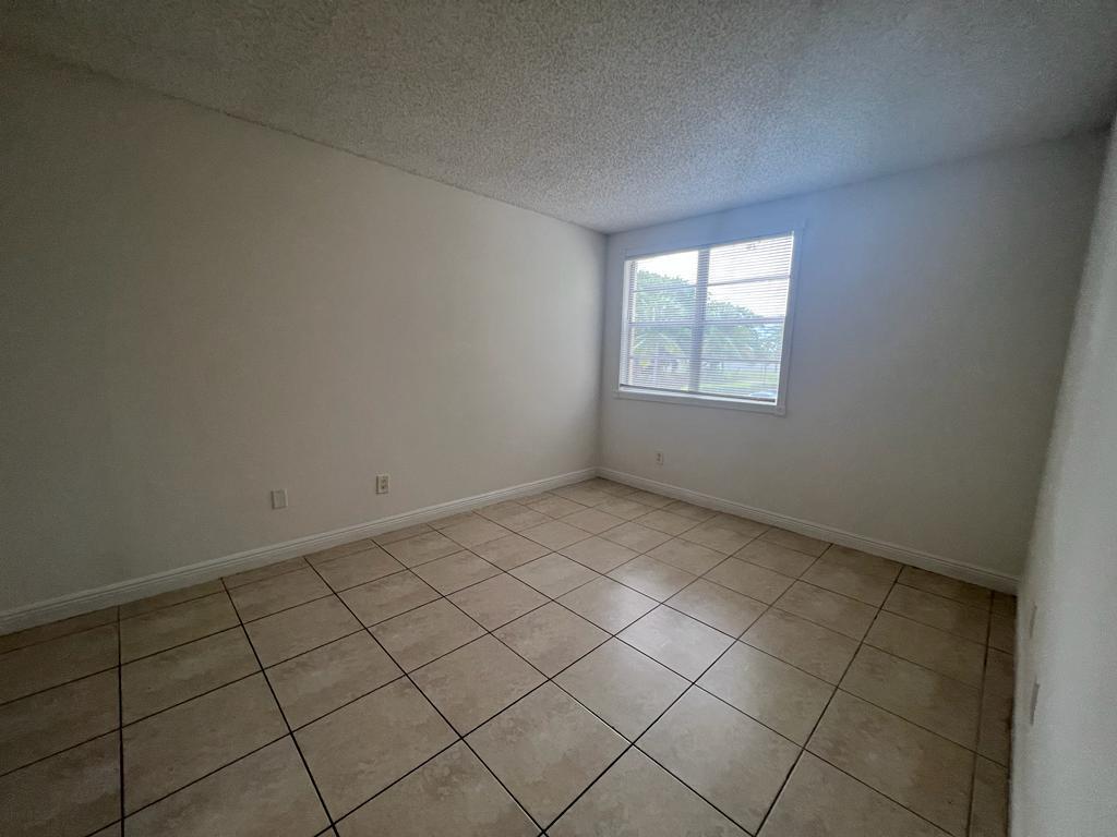 Building Photo - 1257 SW 46th Ave
