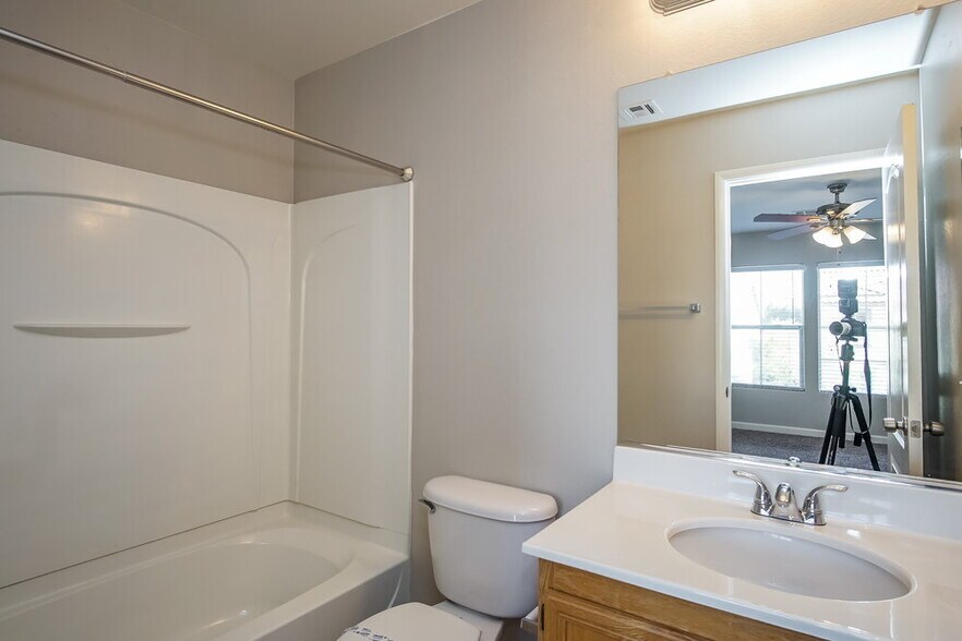 Building Photo - 1082 Paradise Coach Dr