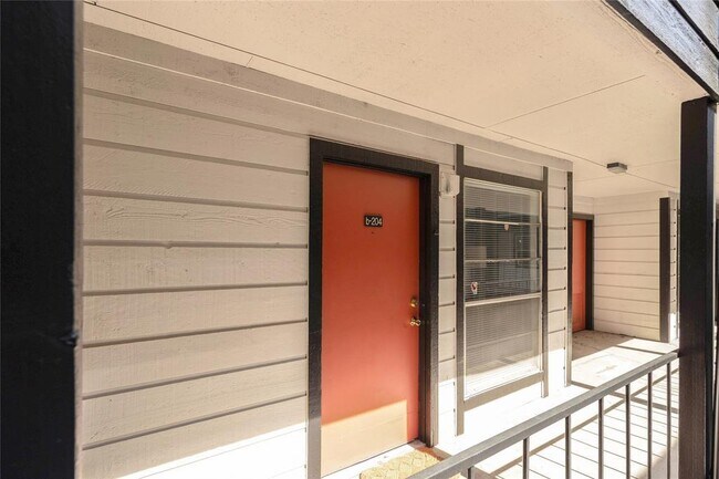 Building Photo - 2803 Hemphill Park