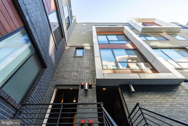 Building Photo - 1647 E Eyre St