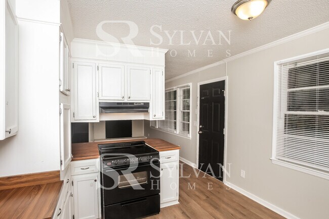 Building Photo - Prepare to be impressed by this 4 bedroom,...