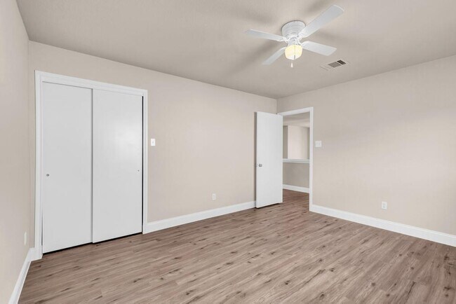 Building Photo - 2406 Glen Field Dr
