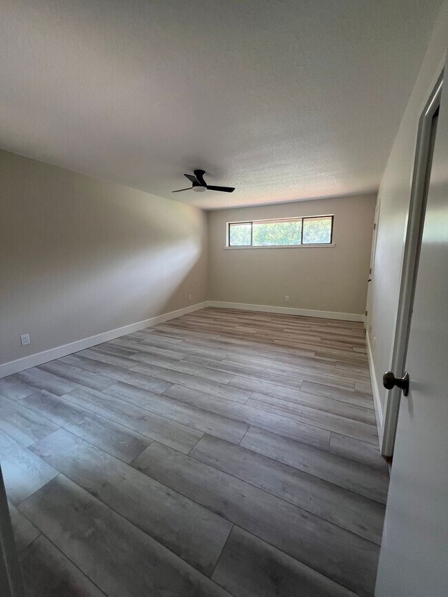 Building Photo - Spacious 4-Bedroom Pool Home in Desirable Winter Springs!