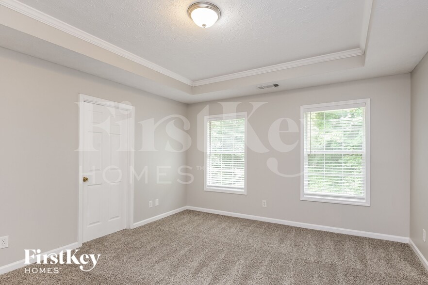 Building Photo - 1480 Royale Castle Dr