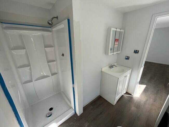 Building Photo - 13 Jason Ct