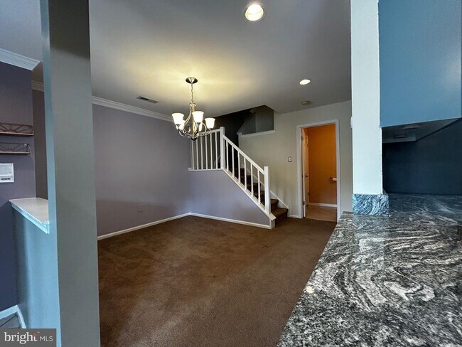 Building Photo - 1410 Stratford Ct