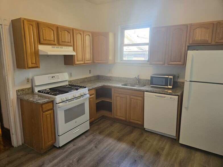 Building Photo - 4 Eleanor St